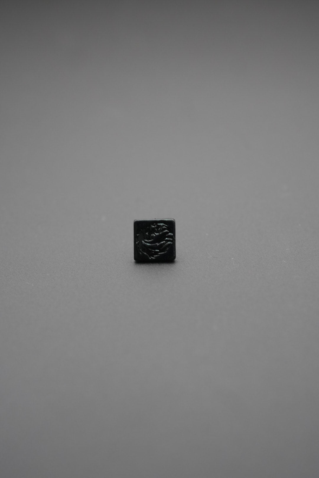 Botón de golpe personalizado cuadrado con acabado mate negro